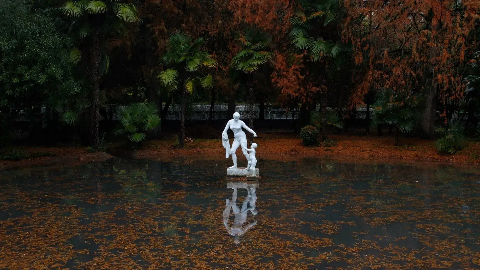 ავტოპორტრეტი ზღვარზე