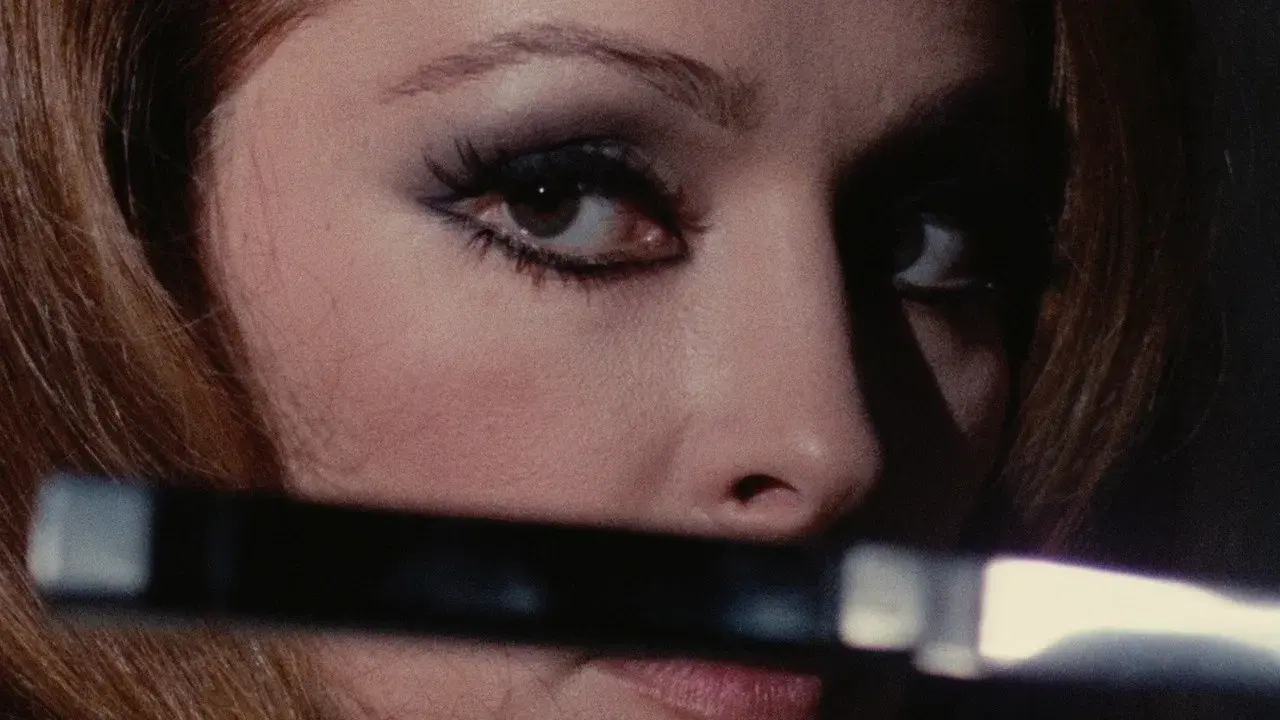 A Morte Caminha de Salto Alto