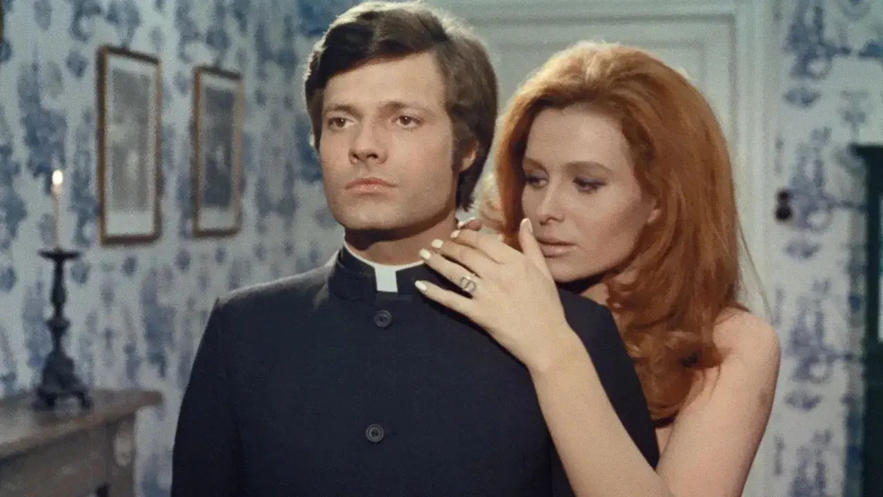 O Demônio Sai à Meia-Noite