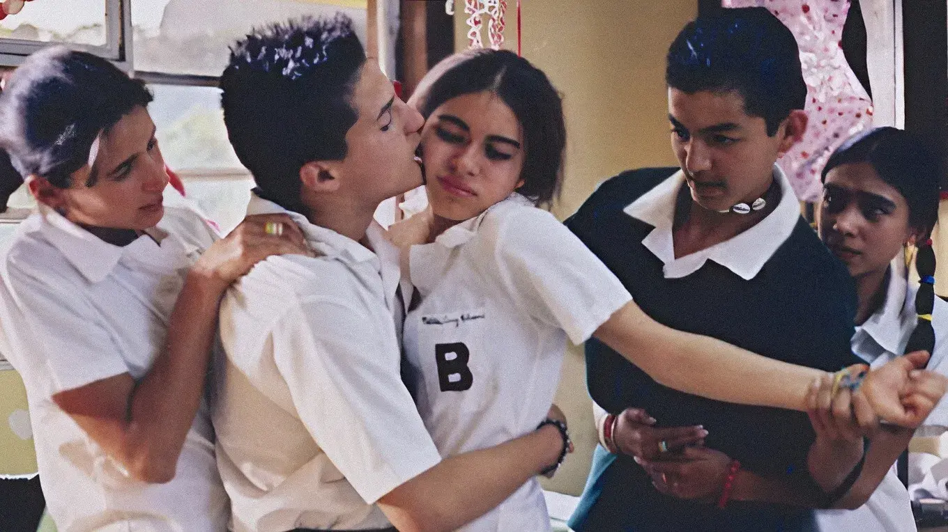 Nadie te ve: La niña en la piedra