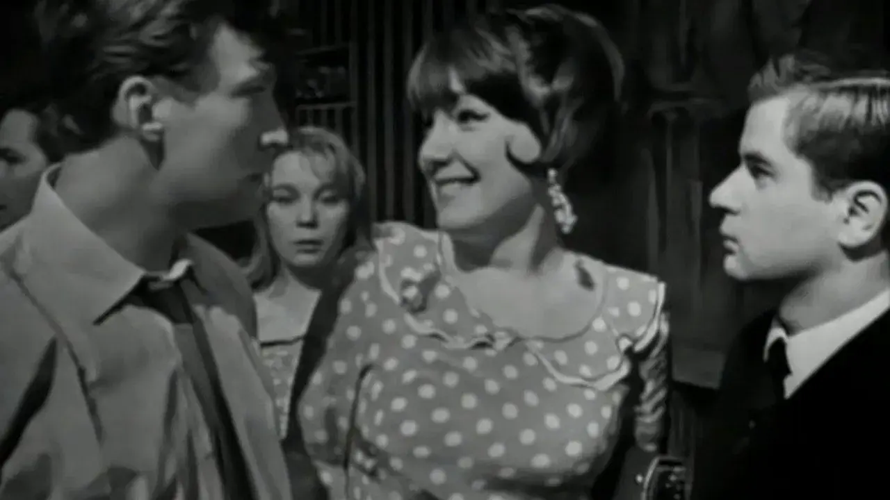 Строгая девушка