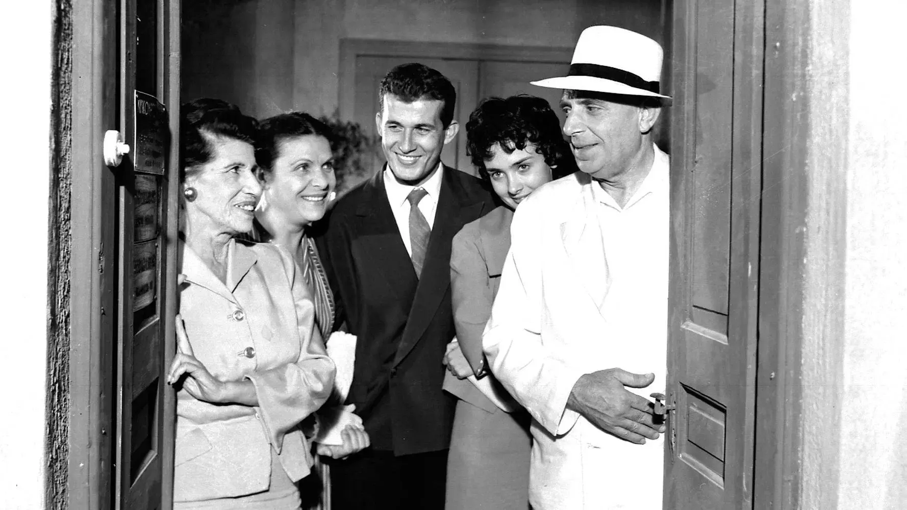 Η Κυρά Μας η Μαμή