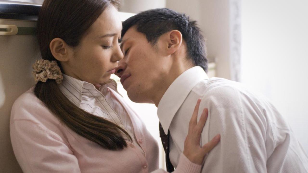 団地妻 昼下りの情事