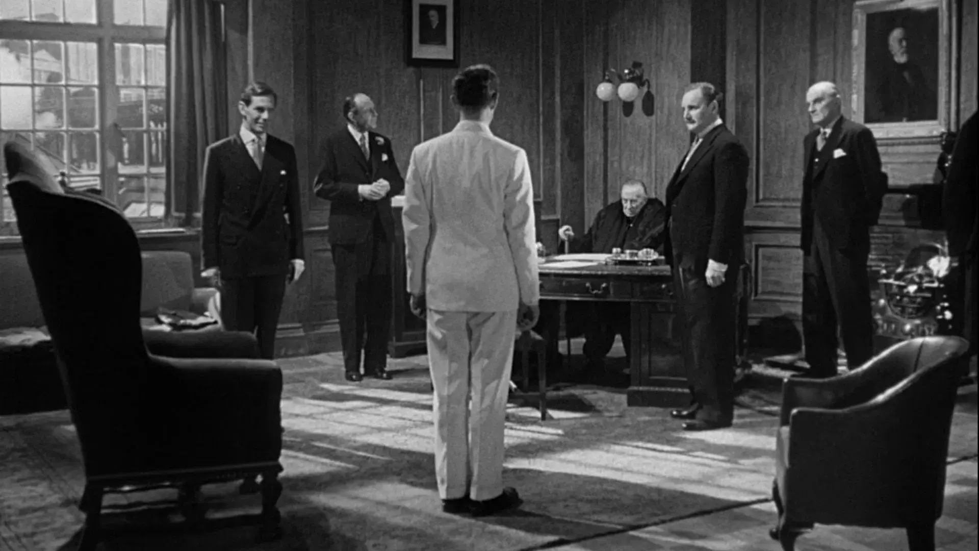 O Homem do Terno Branco