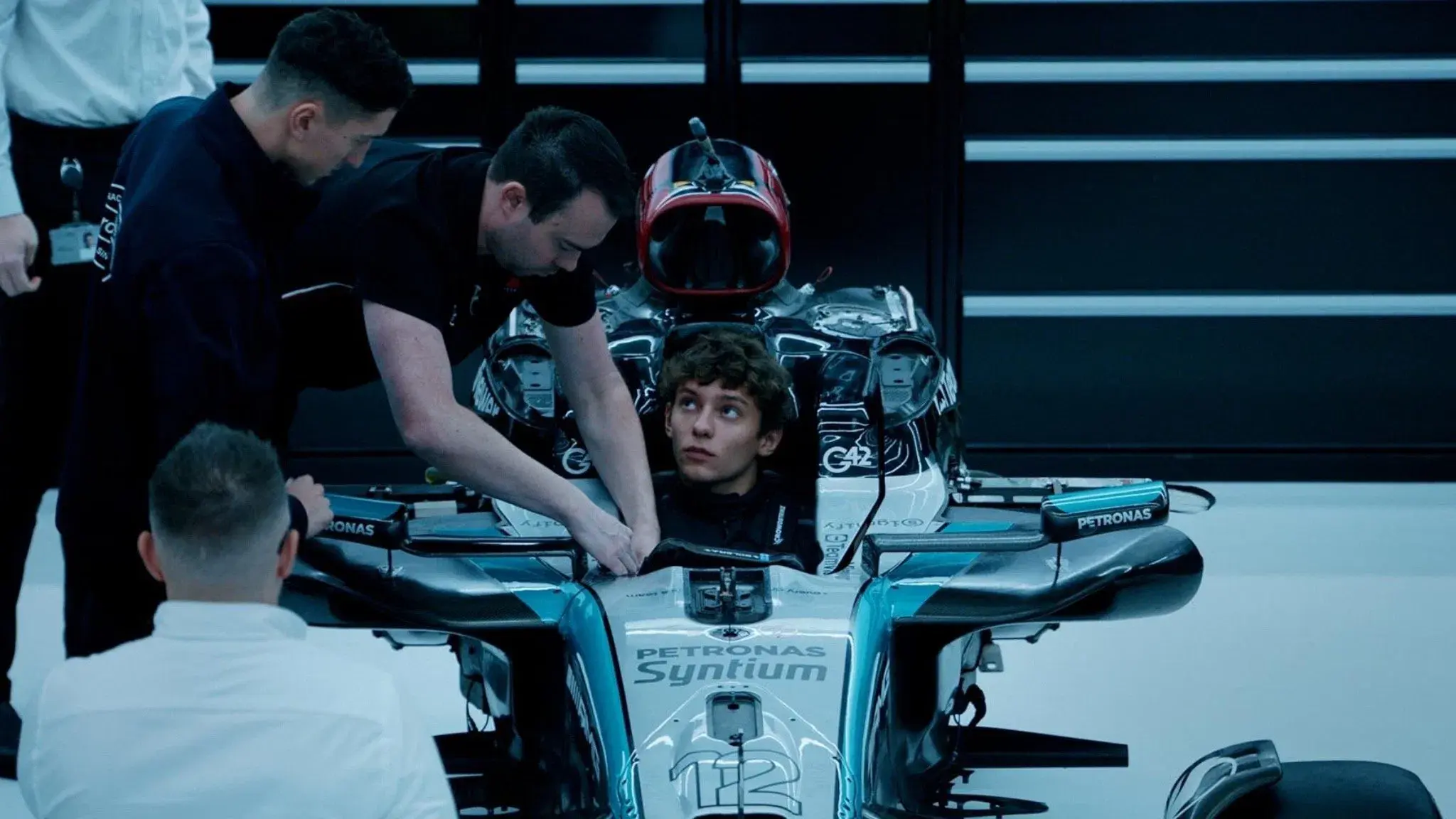 Por trás do volante