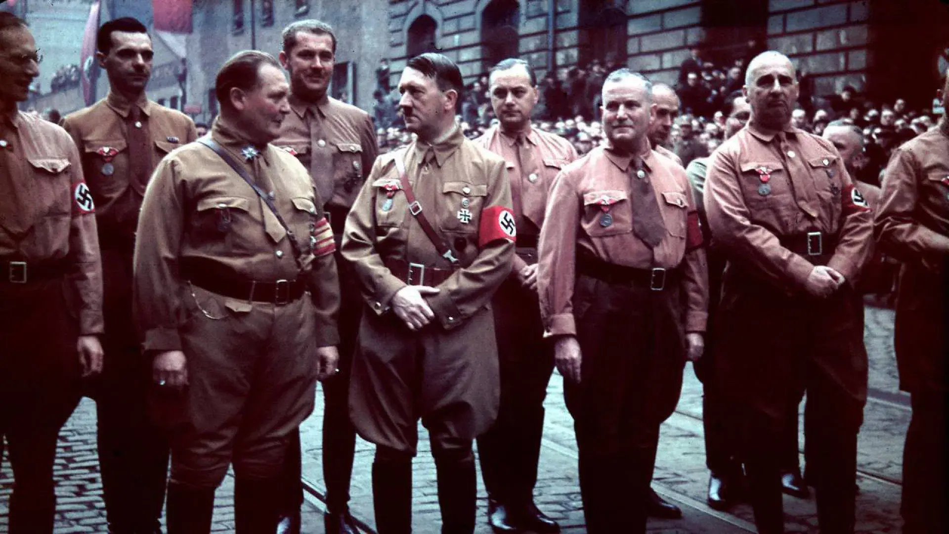 Os Nazistas: Uma Advertência da História