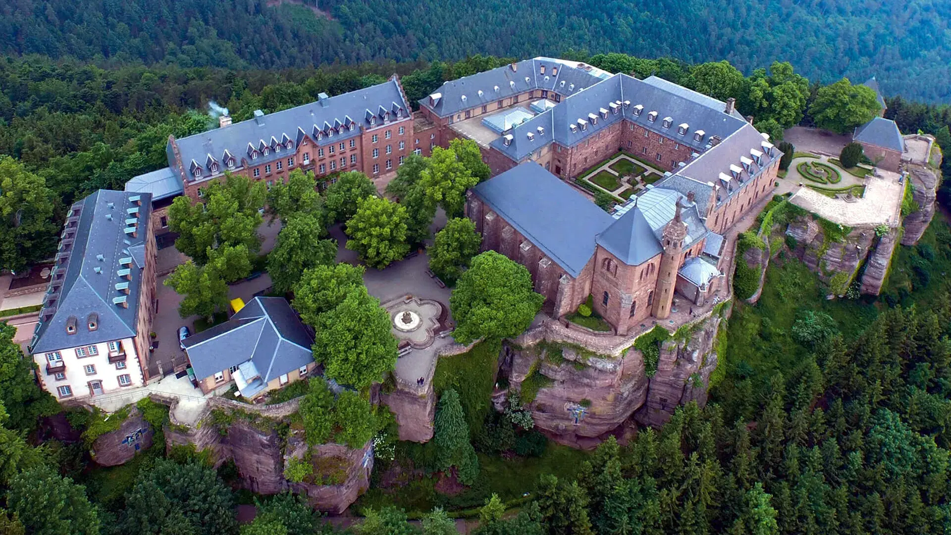 Monastères d'Europe : Les Témoins de l'invisible