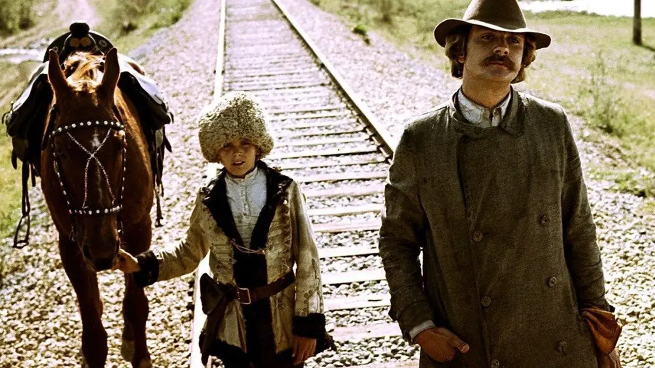 Em Casa com Estranhos, Um Estranho em Casa