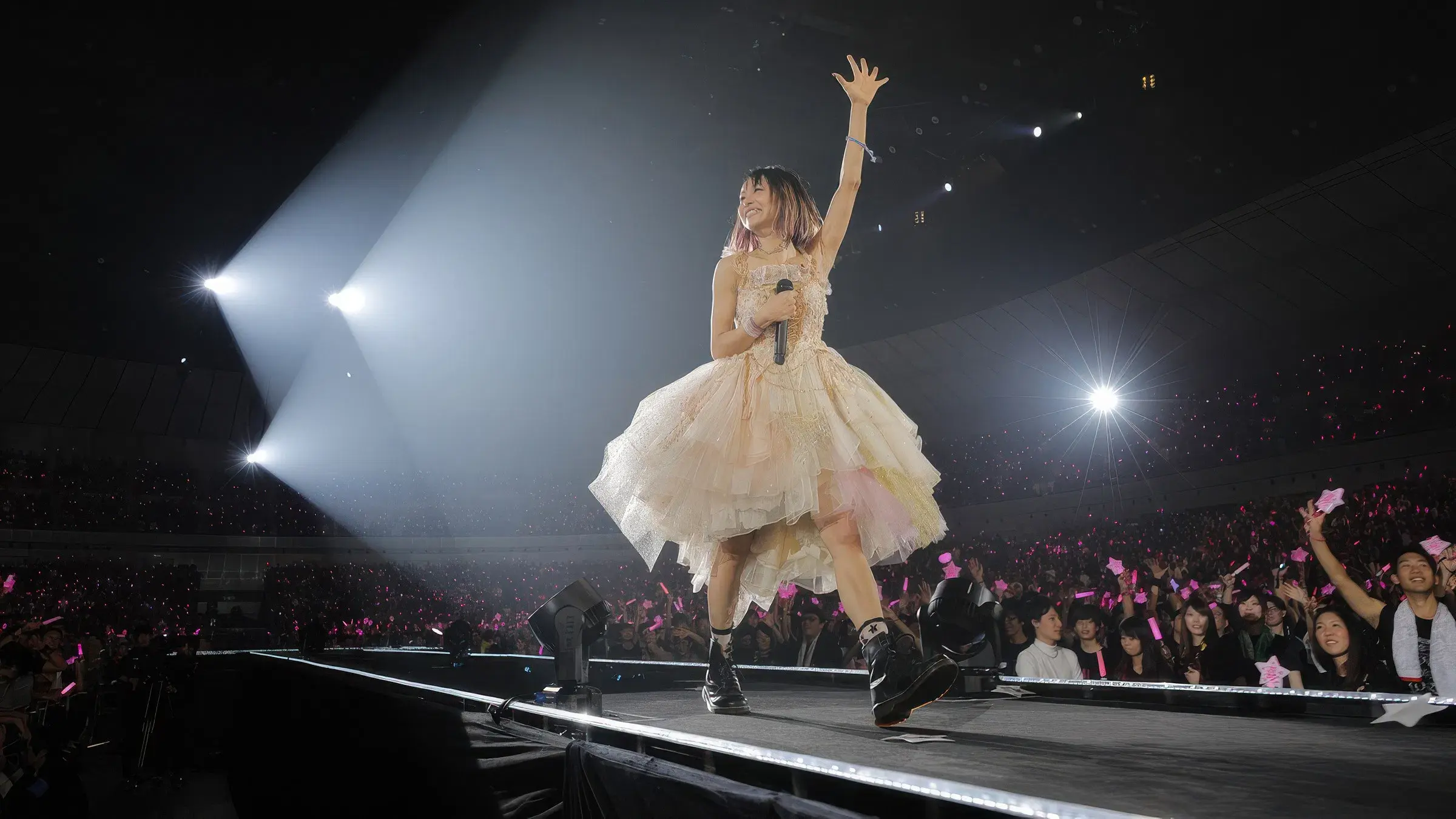 LiVE is Smile Always -NEVER ENDiNG GLORY- at YOKOHAMA ARENA [the Moon]