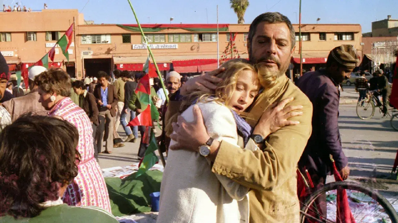 Atrás Daquela Porta