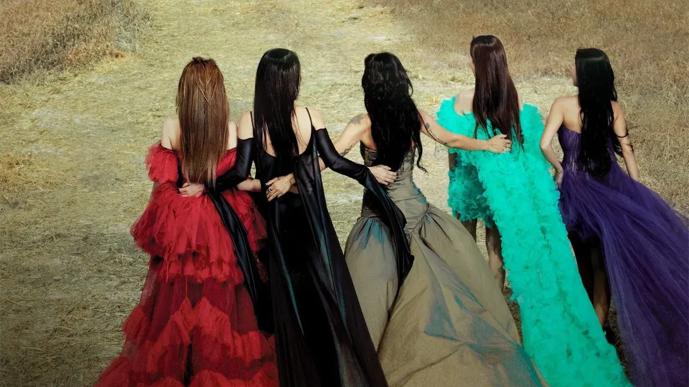 Dancing Queens on the Road