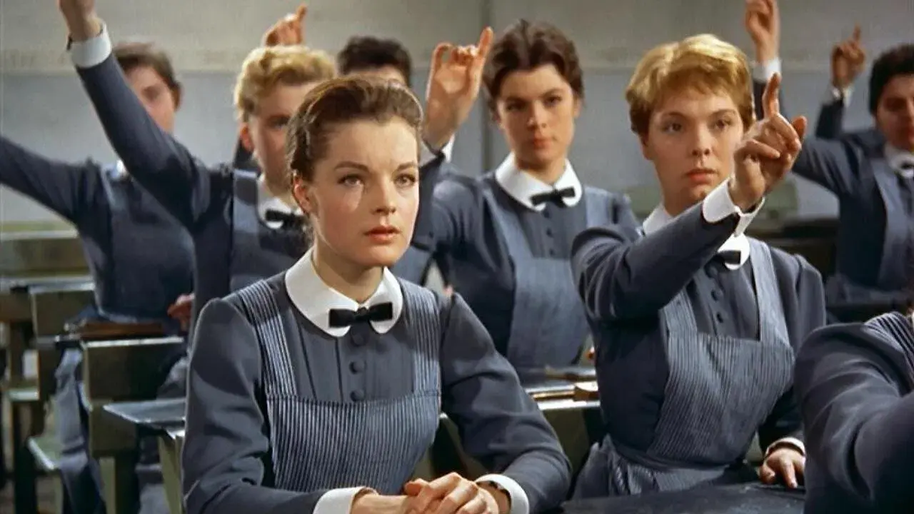 Senhoritas de Uniforme