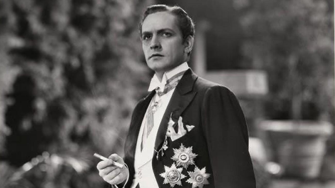 Uma Sombra Que Passa