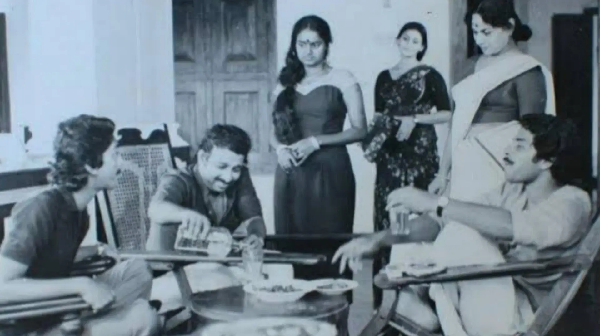 അരപ്പട്ട കെട്ടിയ ഗ്രാമത്തിൽ