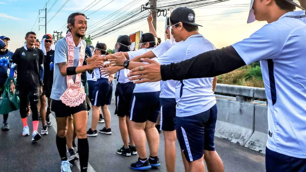 2,215 - Acredite, seja louco, ouse caminhar.