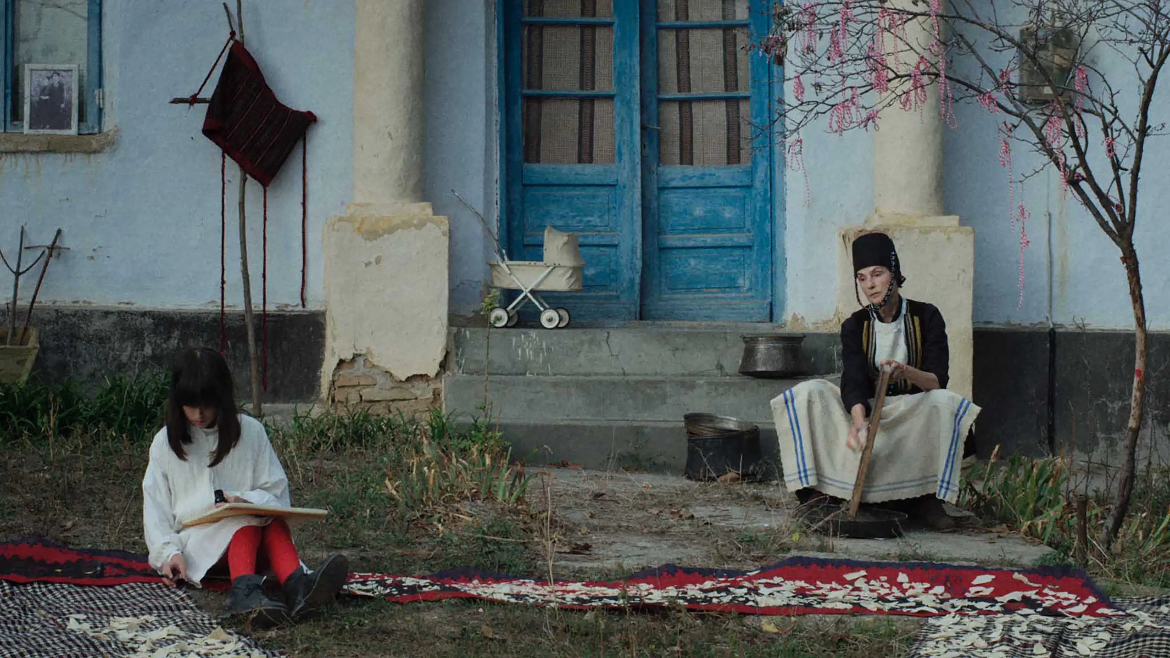 Maia – Portret cu mâini