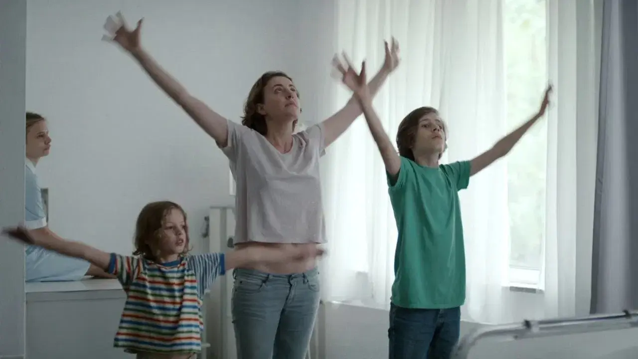 Eu Estava em Casa, Mas...