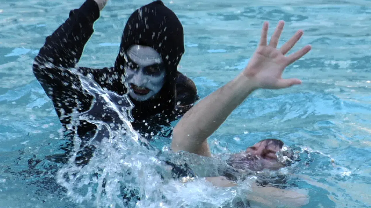 O Assassino Terrivelmente Lento Com a Arma Extremamente Ineficiente