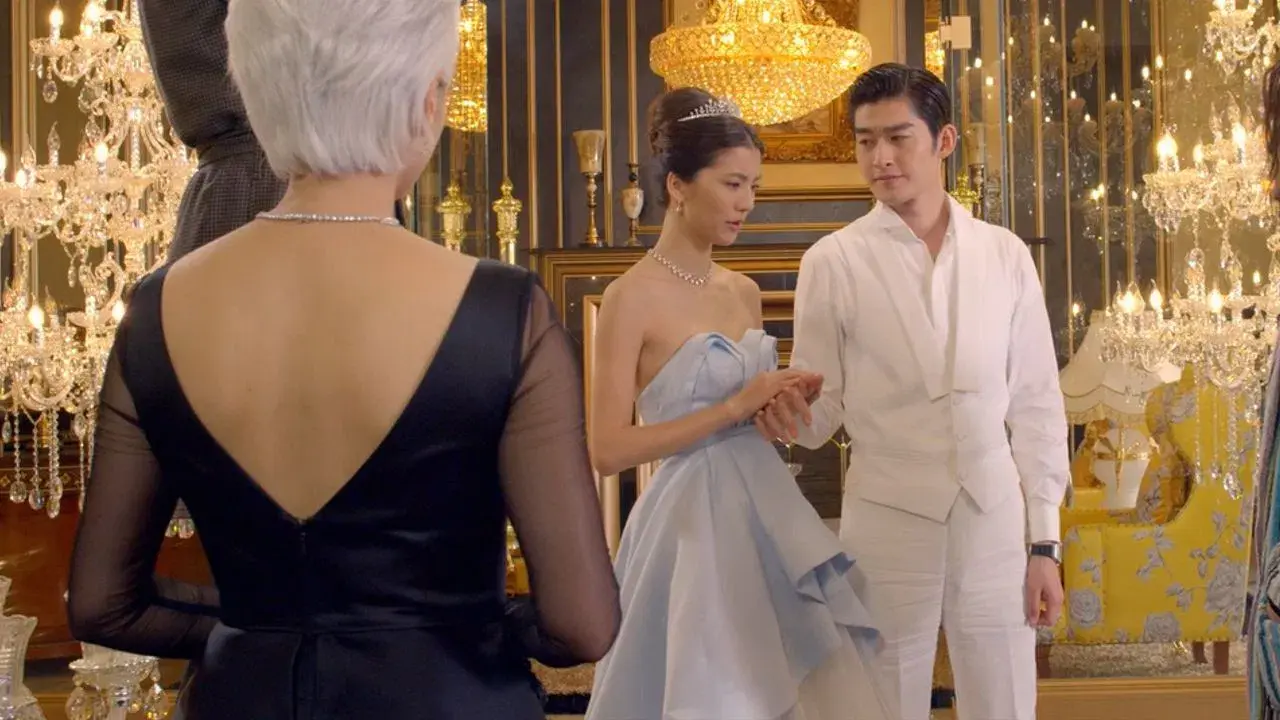 Está Lá Fora Um Inspetor