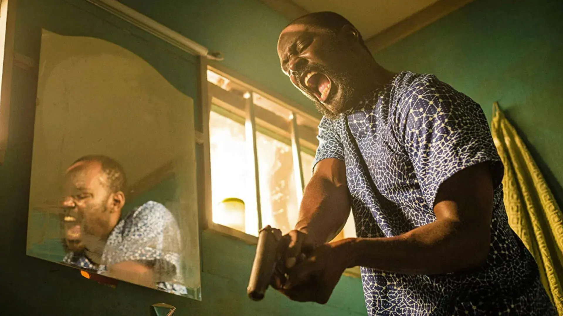 A Garota do Moletom Amarelo