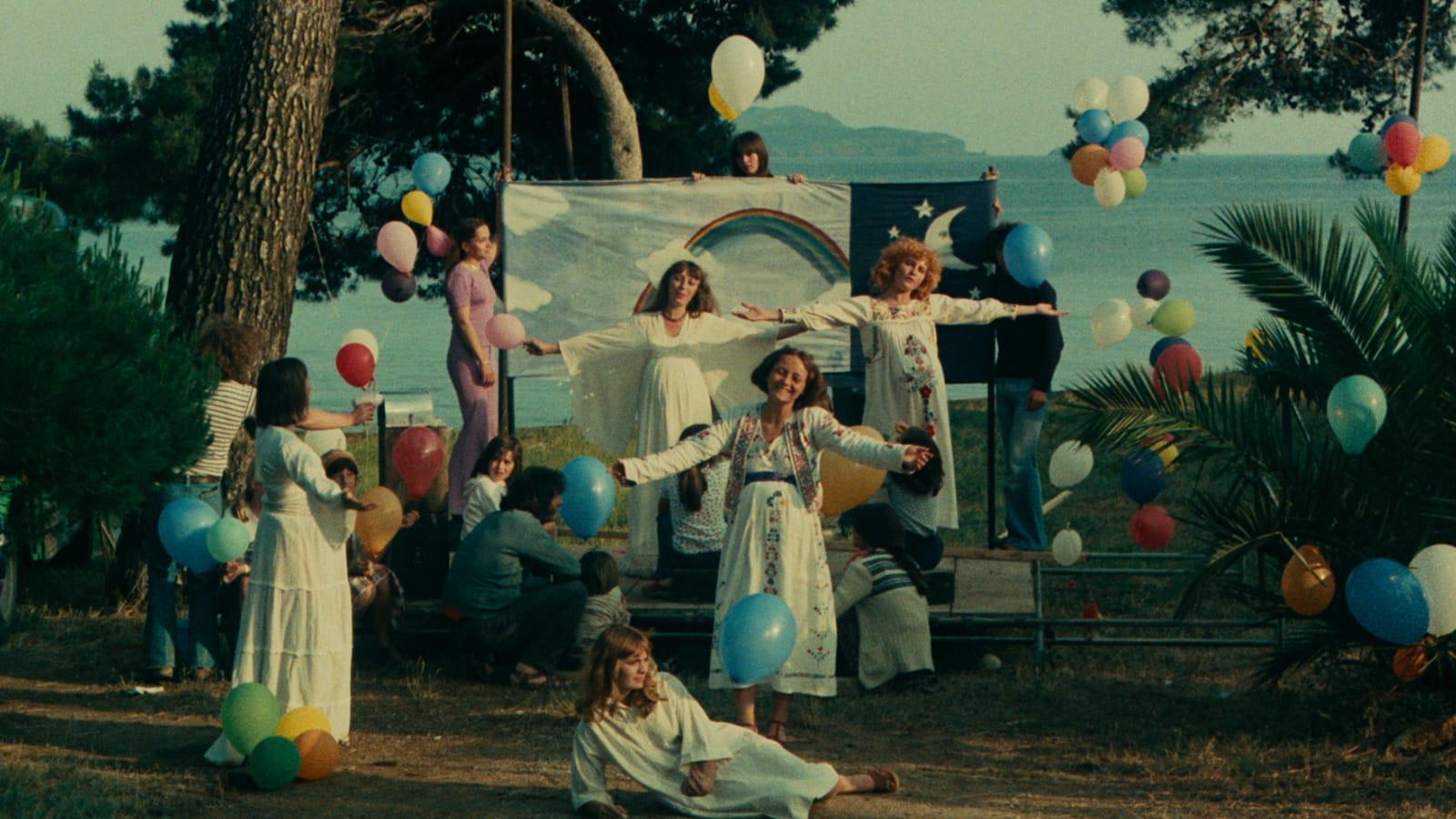 Uma Canta, a Outra Não